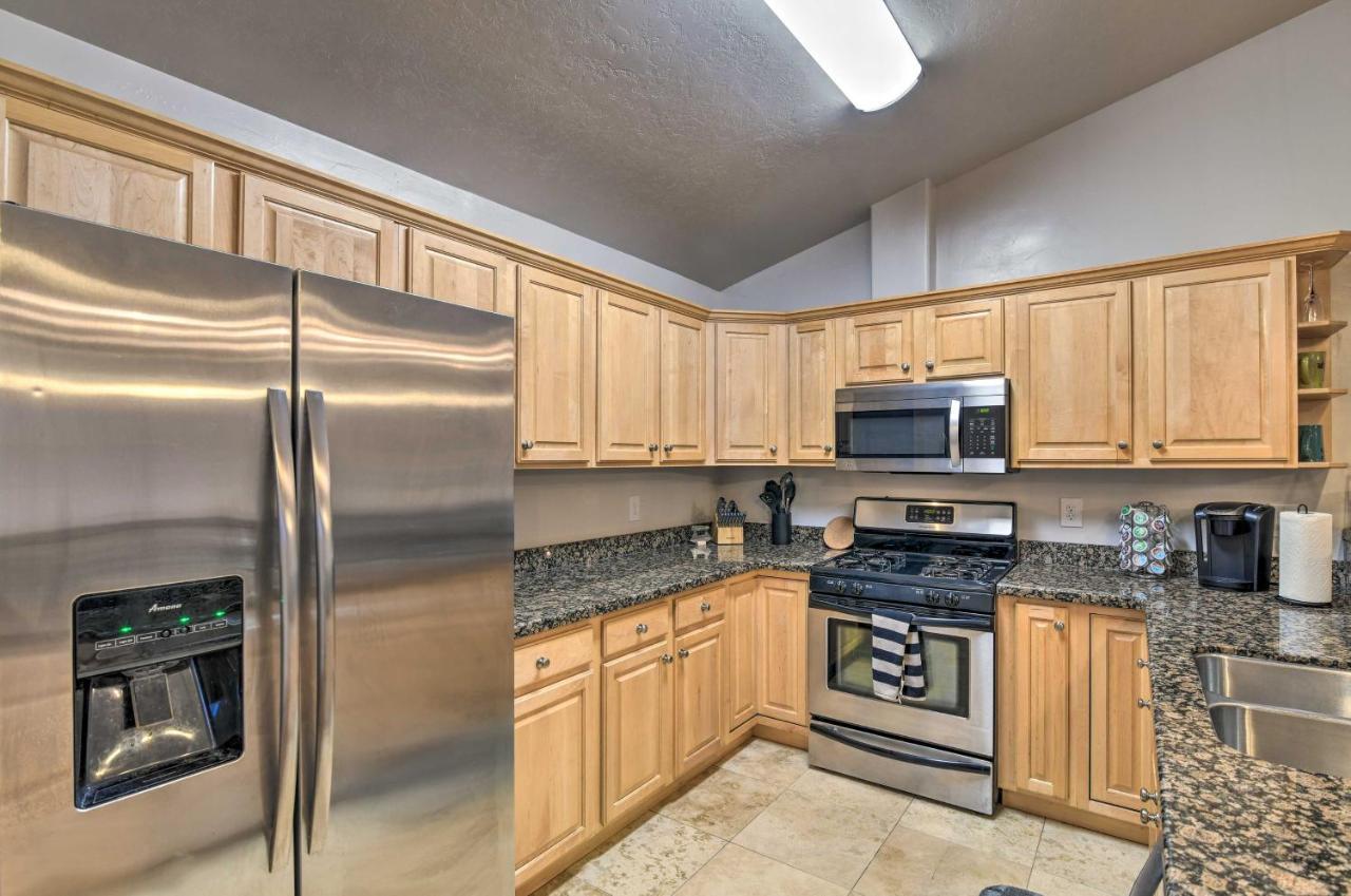 Cozy Anchorage Townhome Less Than Half Mile To Jewel Lake! Exterior foto