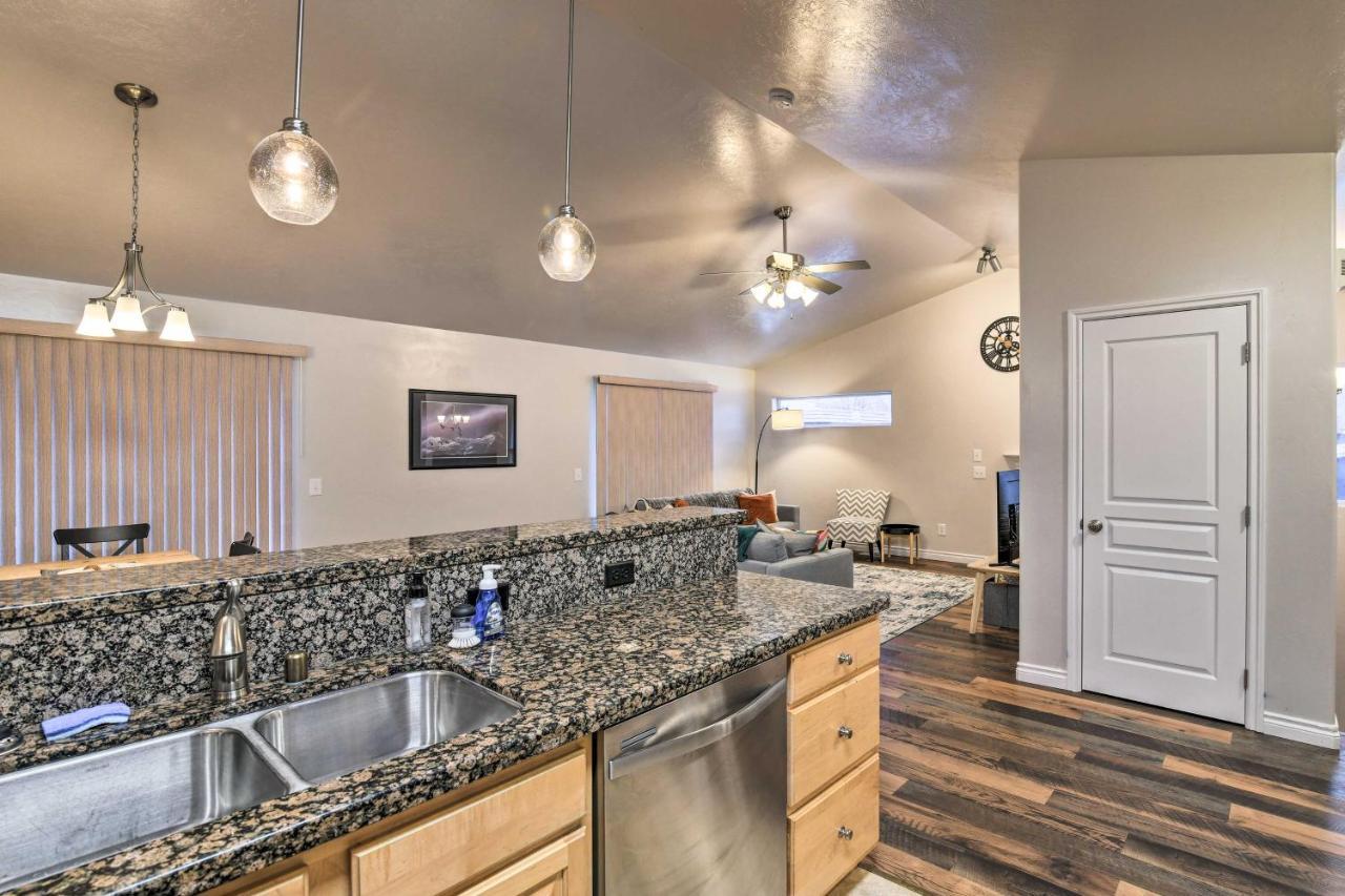 Cozy Anchorage Townhome Less Than Half Mile To Jewel Lake! Exterior foto