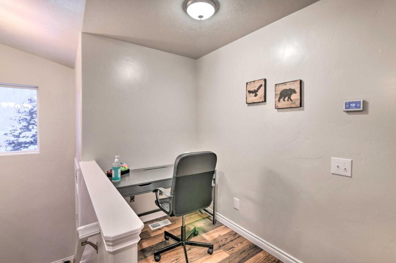 Cozy Anchorage Townhome Less Than Half Mile To Jewel Lake! Exterior foto