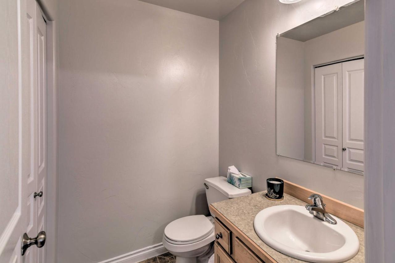 Cozy Anchorage Townhome Less Than Half Mile To Jewel Lake! Exterior foto